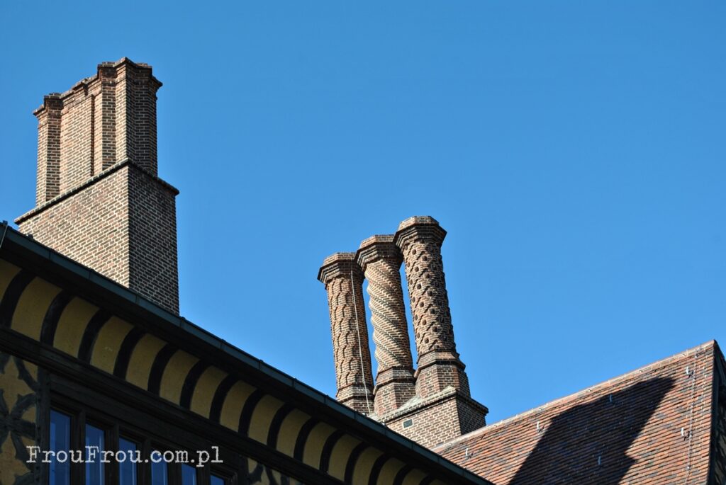 Poczdam, Cecilienhof, kominy, architektura pałacu
