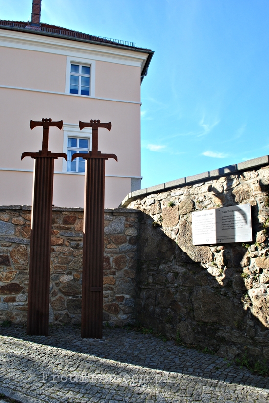 Dwa miecze - pamiątka Pokoju w Budziszynie