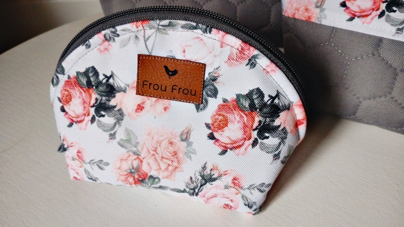 Kosmetyczka pólokrągła Frou Frou