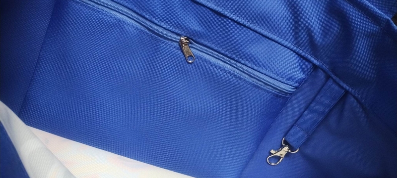 Wewnętrzna kieszeń i uchwyt na klucze w torbie Halinie