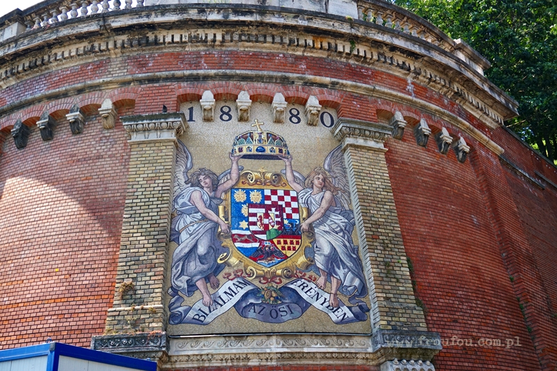 Mozaika z 880 roku przy dolnej stacji funicularu