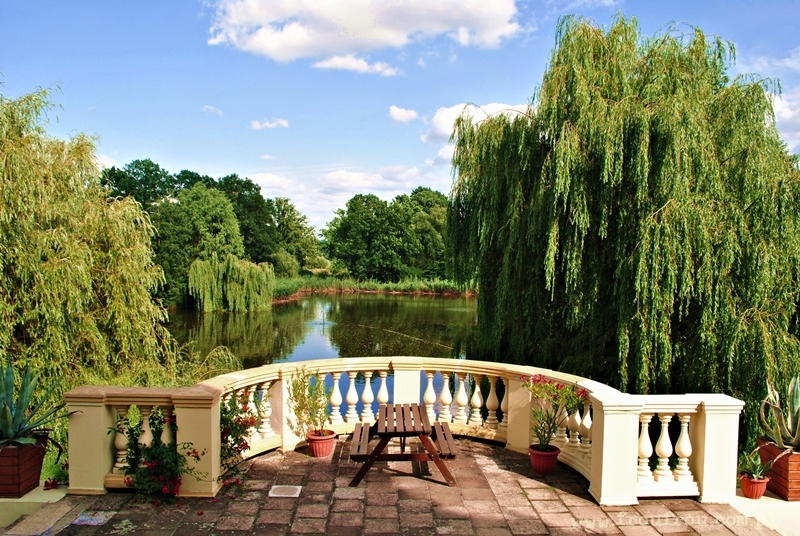 Park przypałacowy w Makowicach