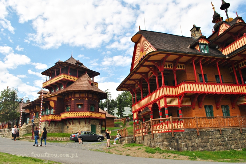 Przełęcz Pustevny - budownictwo ludowe Beskidu Śląsko-Morawskiego