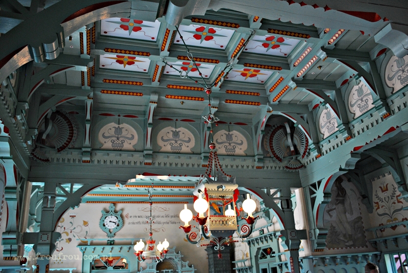 Schronisko Libusin - malowany drewniany sufit