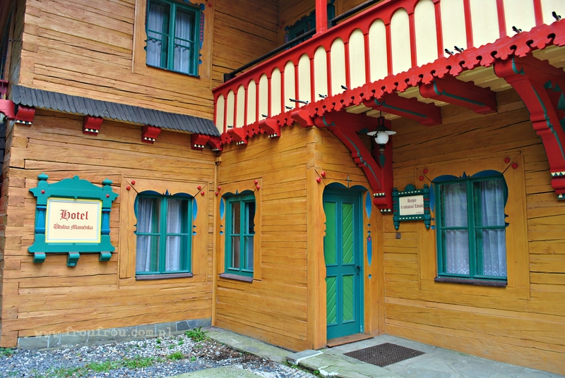 Przełęcz Pustevny - detal schroniska Mamenka