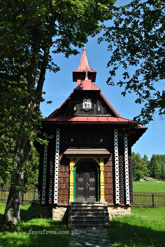 Przełęcz Pustewny - przydrożna kapliczka