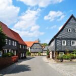 Obecunnersdorf - domy przysłupowe przy głównej ulicy