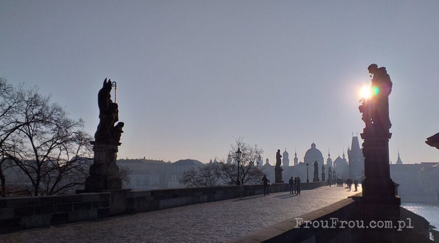 Most Karola o poranku, Praga