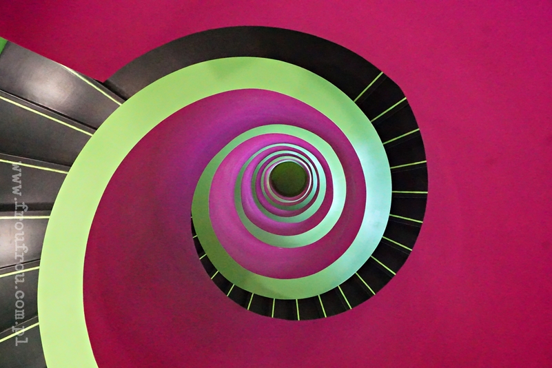 Klatka schodowa biblioteki Politechniki w Cottbus