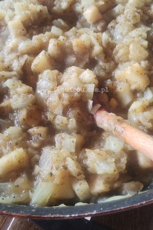 Sos jabłkowo-cebulowy z majerankiem