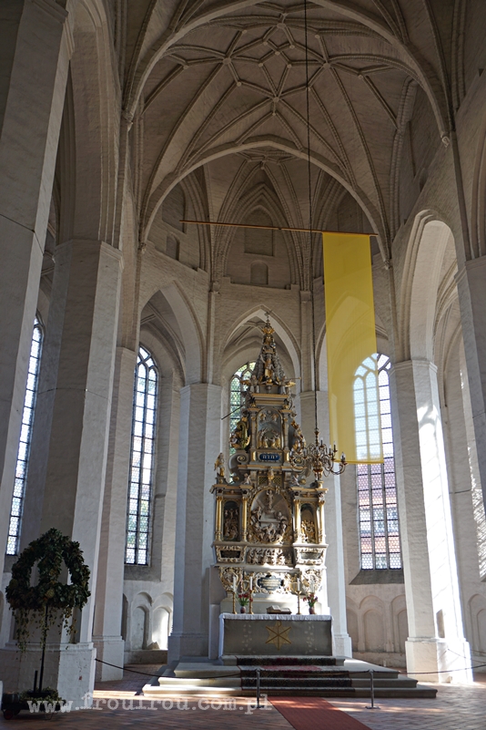 Wnętrze katedry w Cottbus