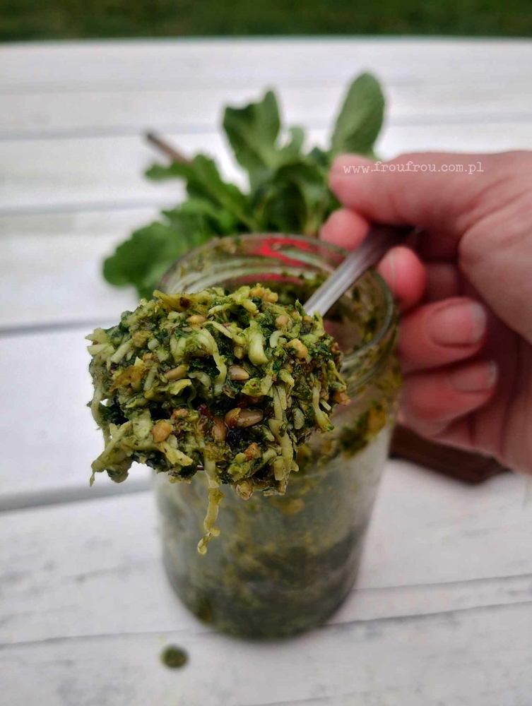 Pesto z liści rzodkiewek