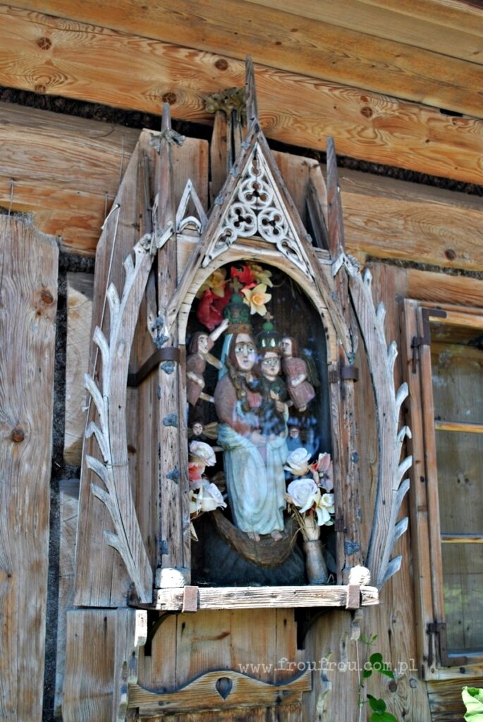 Kapliczka na budynku Muzeum Powstania Chochołowskiego