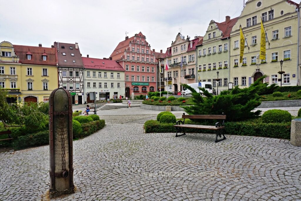 Duszniki-Zdrój - rynek i pręgierz
