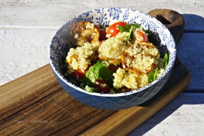 Sałatka z cukinią, miętą i kuskusem