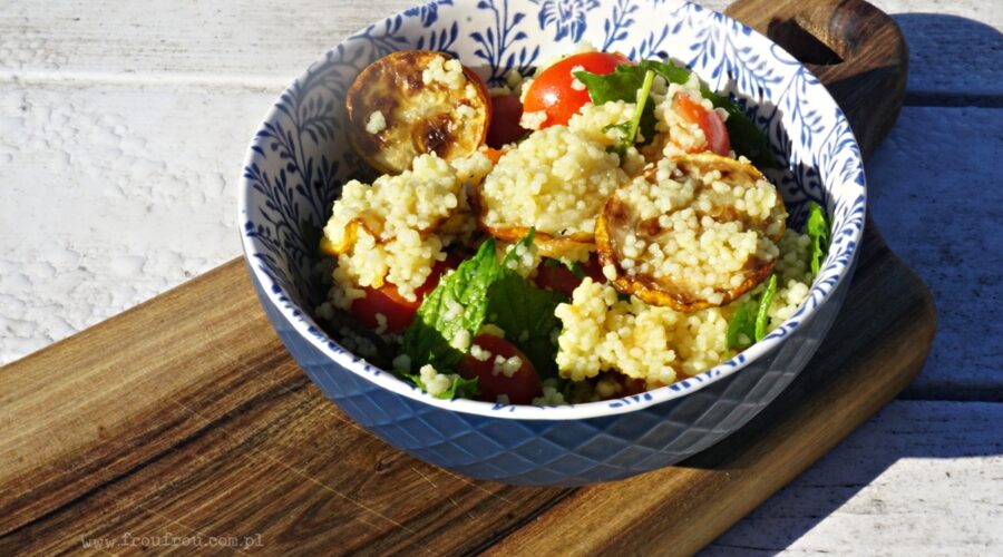 Sałatka z cukinią, miętą i kuskusem