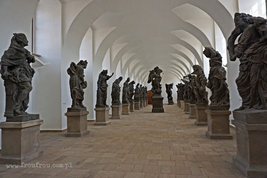 Kuks, galeria rzeźb Brauna