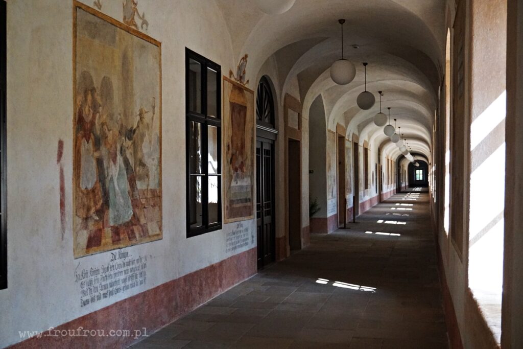 Kuks, korytarz, taniec śmierci