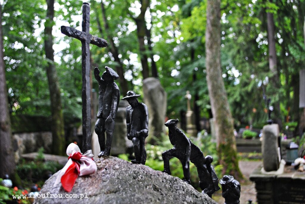 Pomnik ofiar na cmenatrzu na Pęksowym Brzyzku