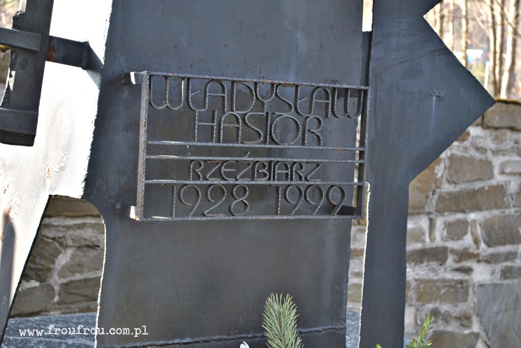 Władysław Hasior - Cmentarz na Pęksowym Brzyzku